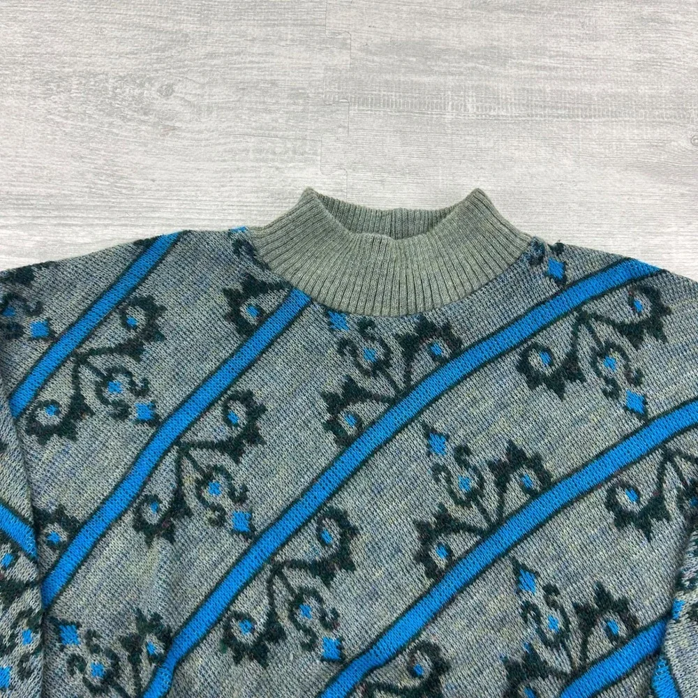 Vintage 90s Dorina Geometric‎ Sweater Size Medium Gray Blue Floral Pullover